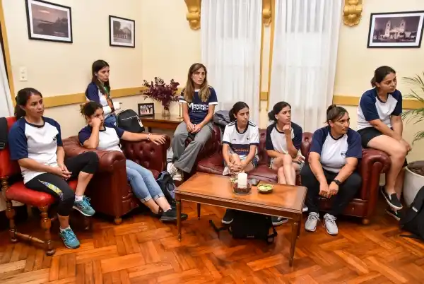 Fútbol femenino: el intendente recibió a jugadoras de Tiro Federal tras obtener el Campeonato liguista