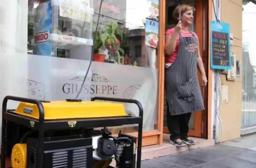 Ola de calor: el consumo eléctrico marcó un nuevo récord y hay más de 100.000 usuarios sin luz en el AMBA