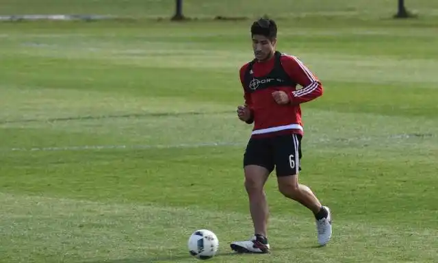 Alario, afuera hasta el comienzo del torneo, y Lollo trabajó con pelota