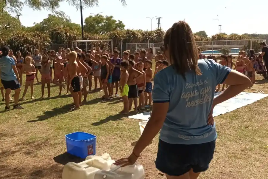 "Aguas Educa" vuelve a las colonias de verano de Rafaela.