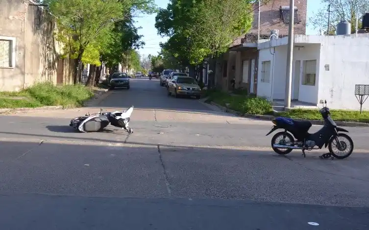 Choque entre dos motos dejó un hospitalizado 