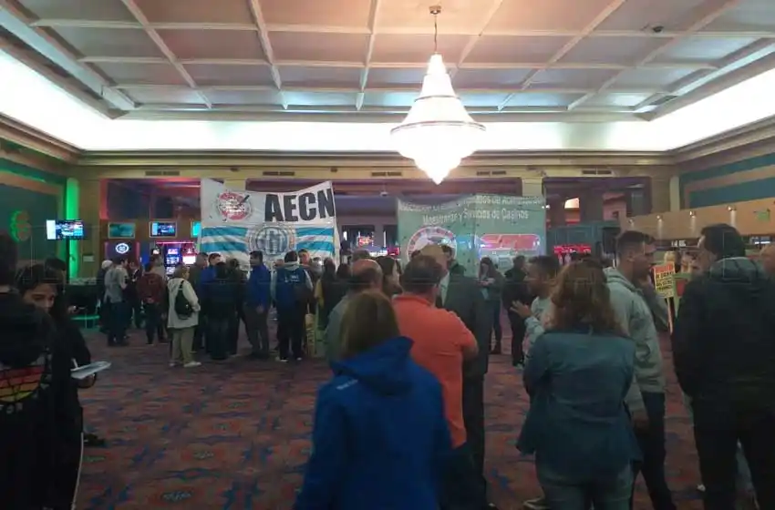 Maestranza de casinos se adhiere al paro.