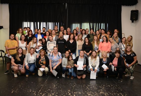 Un importante número de emprendedores locales recibió aportes no reembolsables del Municipio