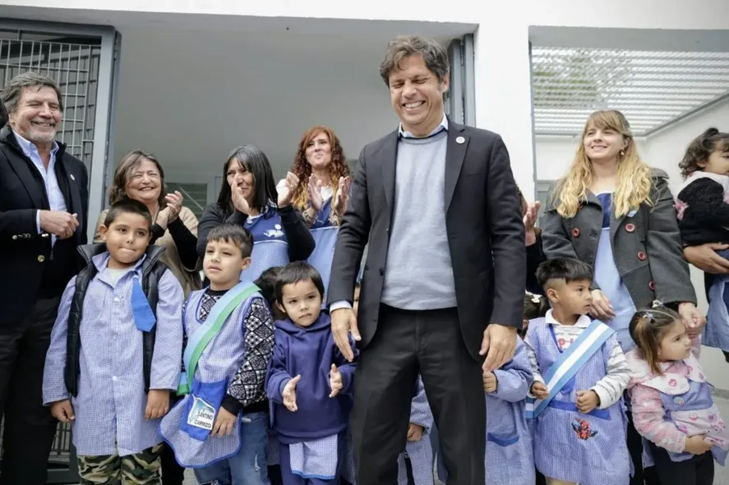 "Donde vamos nos piden más escuelas, no menos" señaló el mandatario provincial.