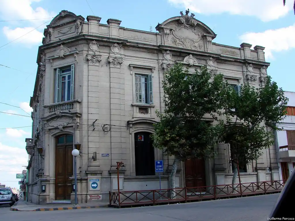 Entre 20 y 50 mil pesos es lo que debe asumir mensualmente el locador que quiera instalar su comercio en la zona centro