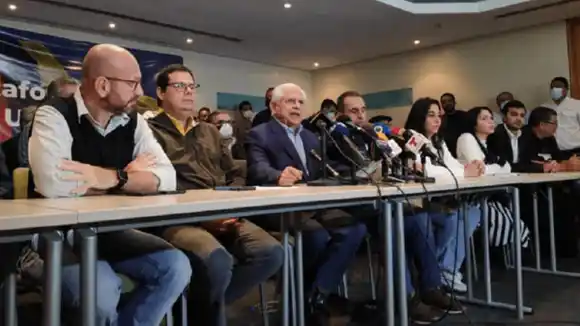 Oposición venezolana condena que el oficialismo condicione el diálogo a que se le suspenda la investigación penal