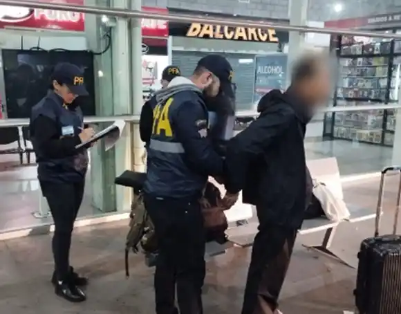 Detuvieron en la Ferroautomotora a un ciudadano coreano que era buscado por INTERPOL