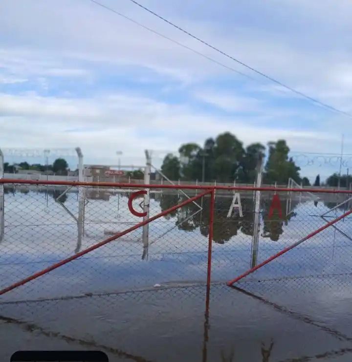La cancha de Agrario mejoró tras el desborde del Arroyo Seco