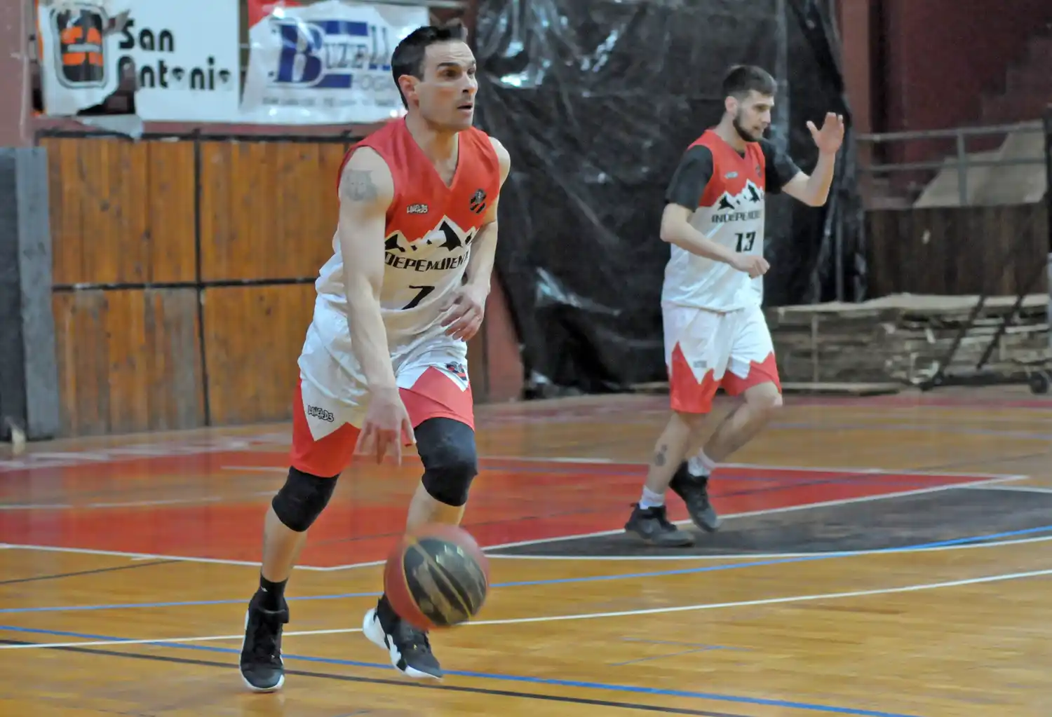 Hartstock y Gutkin, parte del quinteto inicial de Independiente.