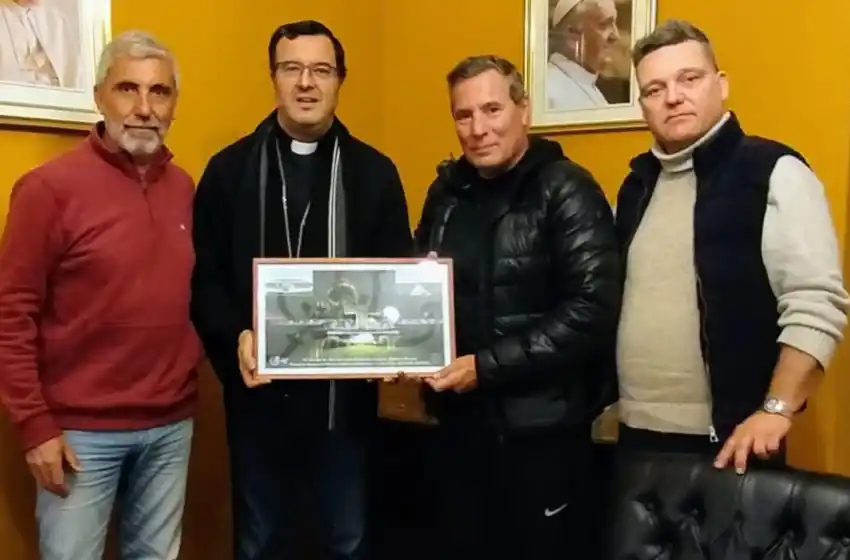 El Obispo bendijo el proyecto del cementerio de Darwin en Mar del Plata