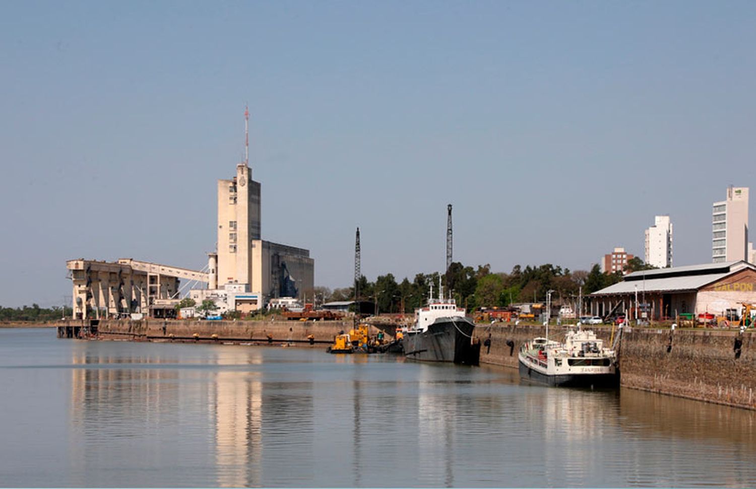 Después de 20 años, el puerto de Santa Fe embarcó más de 100 mil toneladas