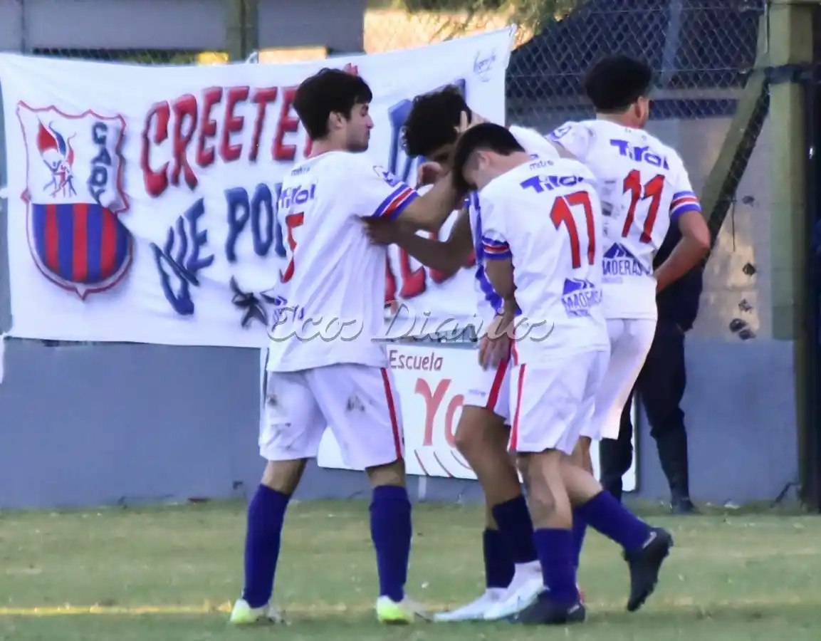Abrazo en el Festejo del gol del delantero azulgrana