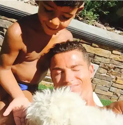 Ronaldo muestra su lado más humano a través del amor y respeto que inculca a sus hijos por los animales.