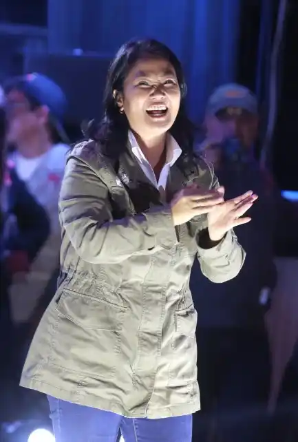 Keiko se despega de Kuczynski en Perú
