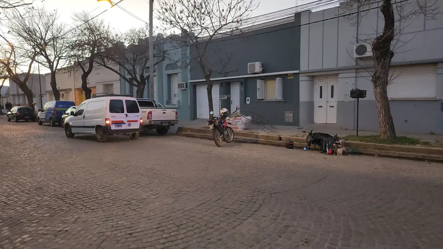 accidente de transito choque moto lamadrid bolivar camioneta policia - 2