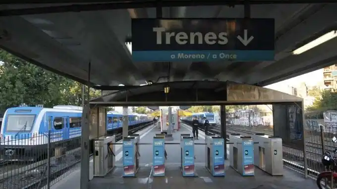 Otro día con inconvenientes en el servicio del tren Sarmiento