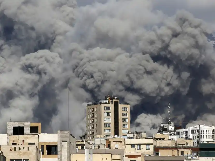 La Fuerza Aérea de Israel atacó reservas petroleras y refinerías en Teherán