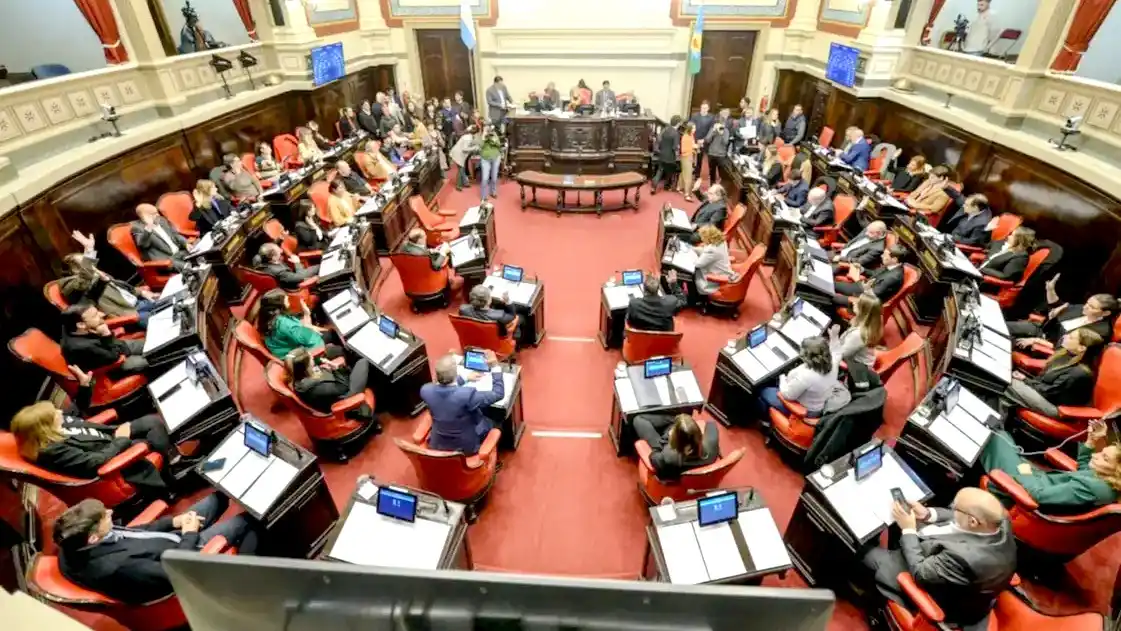 Escándalo en el Senado: detuvieron a dos empleados acusados de liderar una secta que abusaba de mujeres