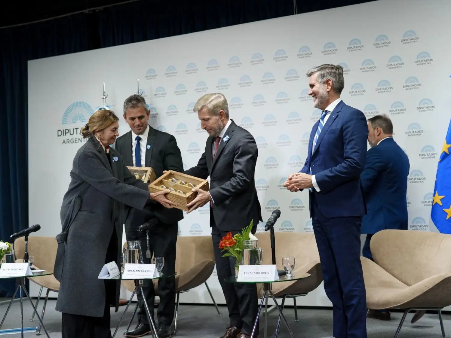 Frigerio presentó a Entre Ríos como potencia apícola en Buenos Aires, en el marco de la Semana de la Miel y el Día Mundial de la Abeja