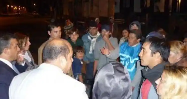 Reclamo vecinal frente al Municipio