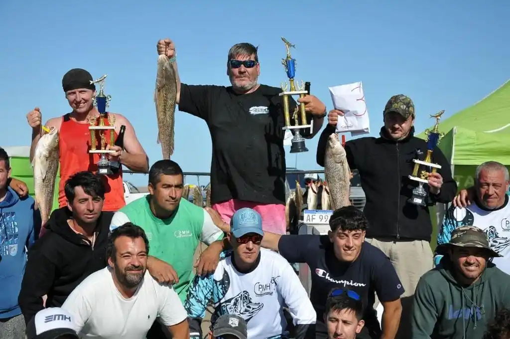 Monte Hermoso: Más de 400 cañas participaron del concurso de pesca a la Corvina Mayor