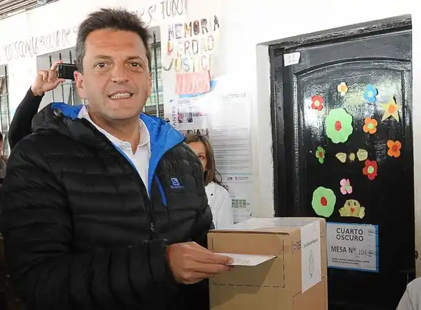 Votó Massa: "comienza una nueva etapa para la Argentina"