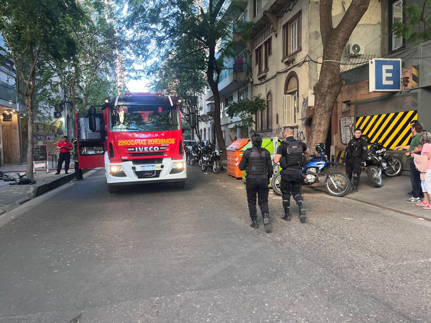 Preocupación por un incendio en un edificio de Paraguay al 100