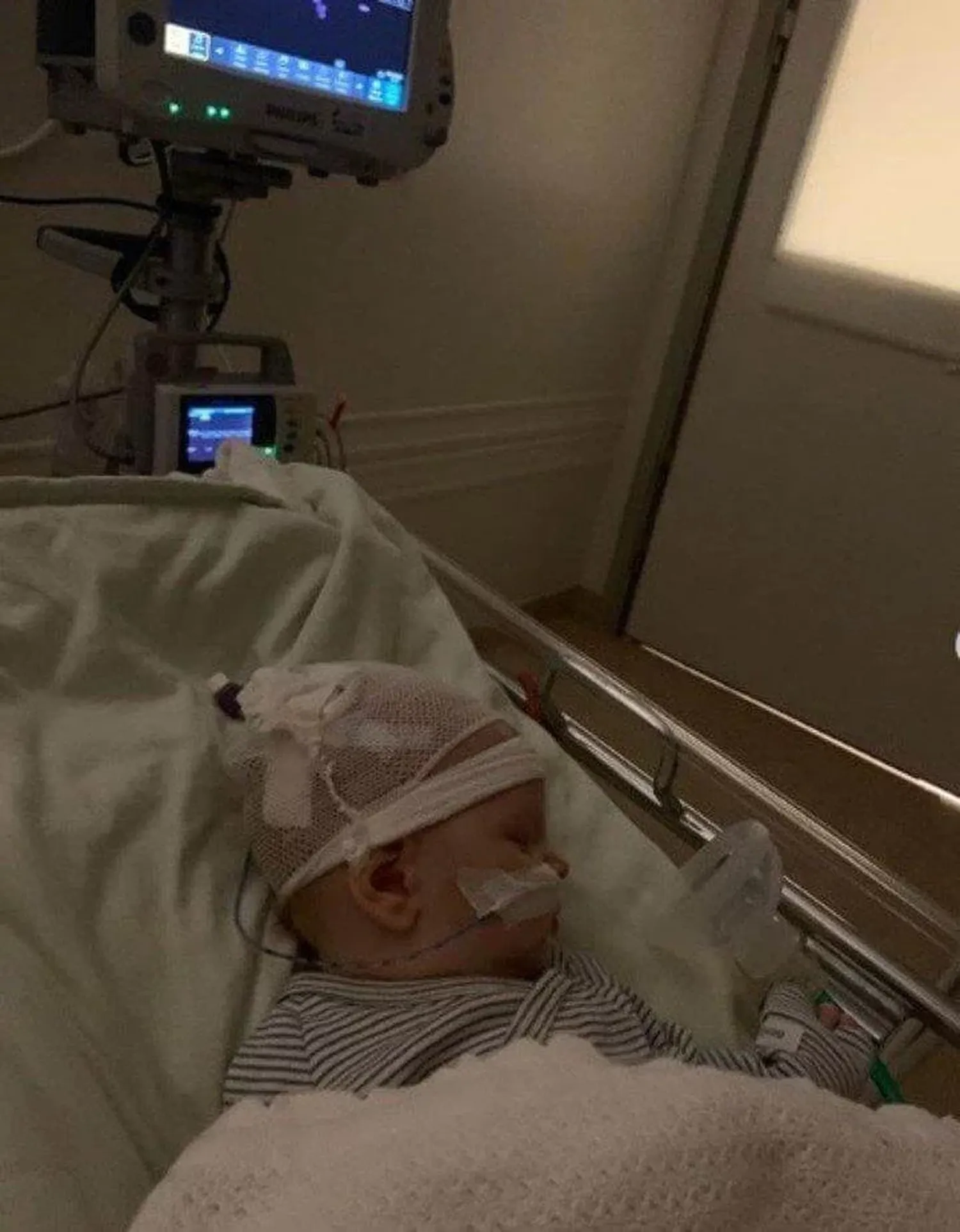 La preocupación de La Sueca Larsson por la salud de su bebé de dos meses