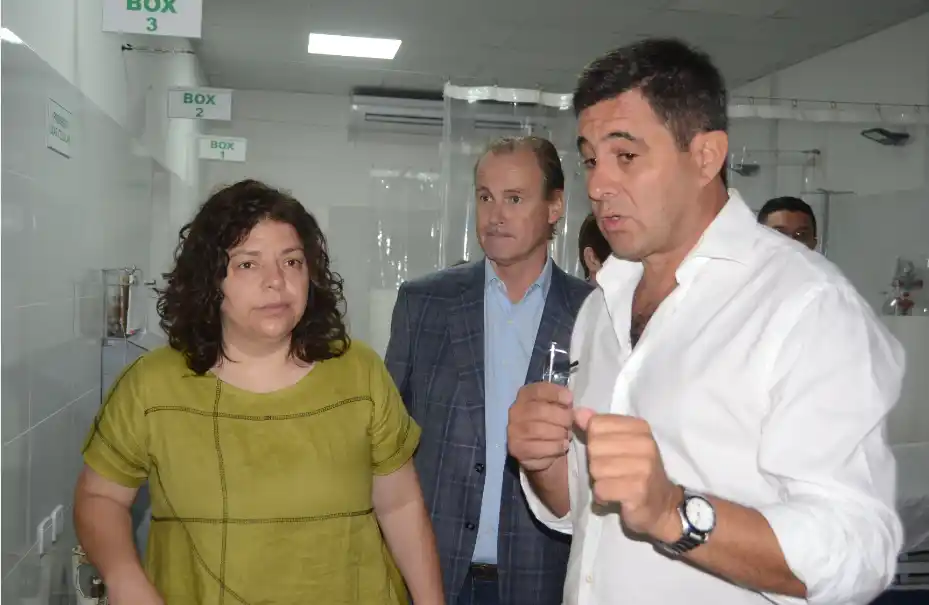 Bordet y Vizzotti inauguraron la nueva sala de Tomografía en el Hospital