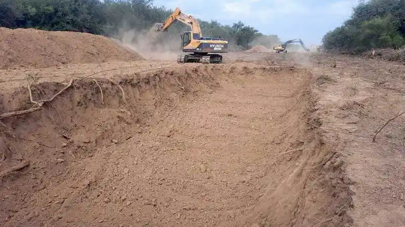 Avanza la construcción de terraplenes 
para mitigar la crecida del río Pilcomayo