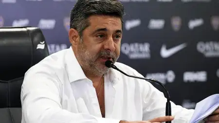 Angelici criticó la gestión de Riquelme en Boca.