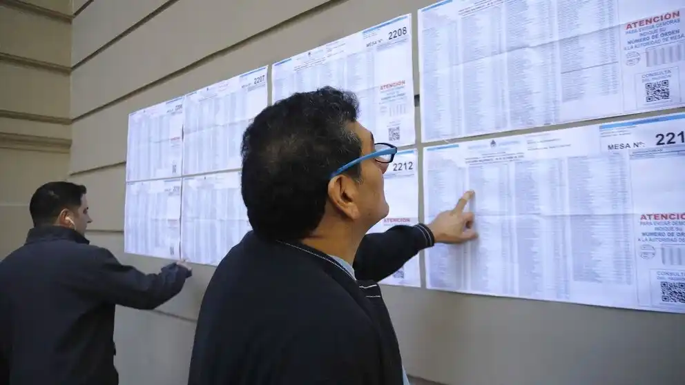 Baja participación hasta el mediodia.