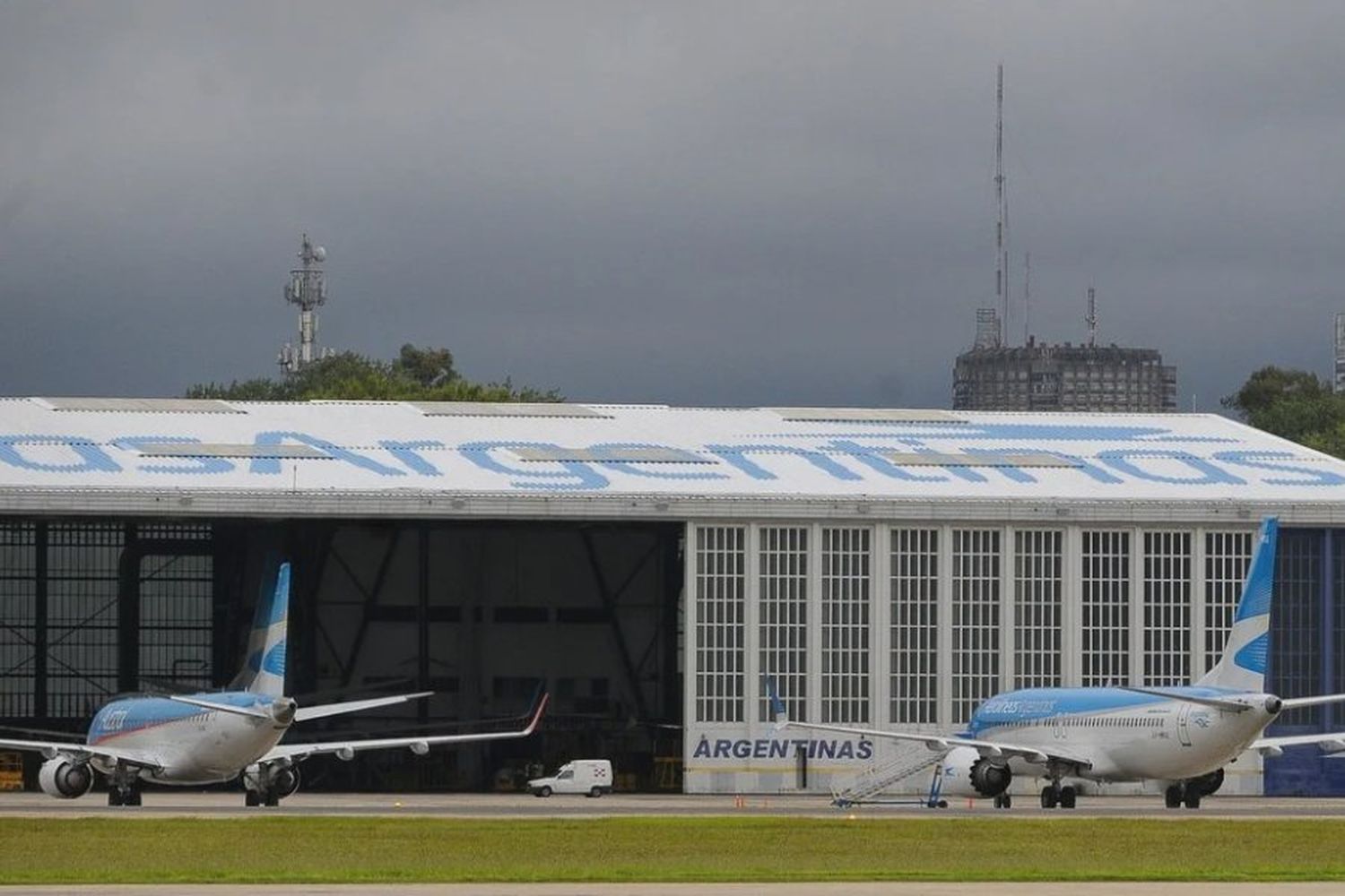 Una falsa amenaza de bomba obligó a evacuar un avión de Aerolíneas Argentinas