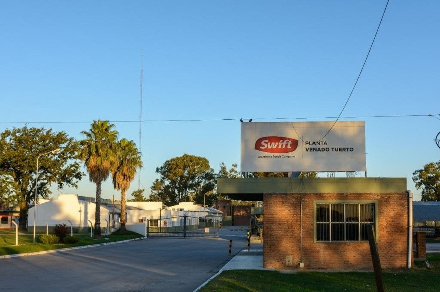 El Municipio clausuró parcialmente al frigorífico Swift