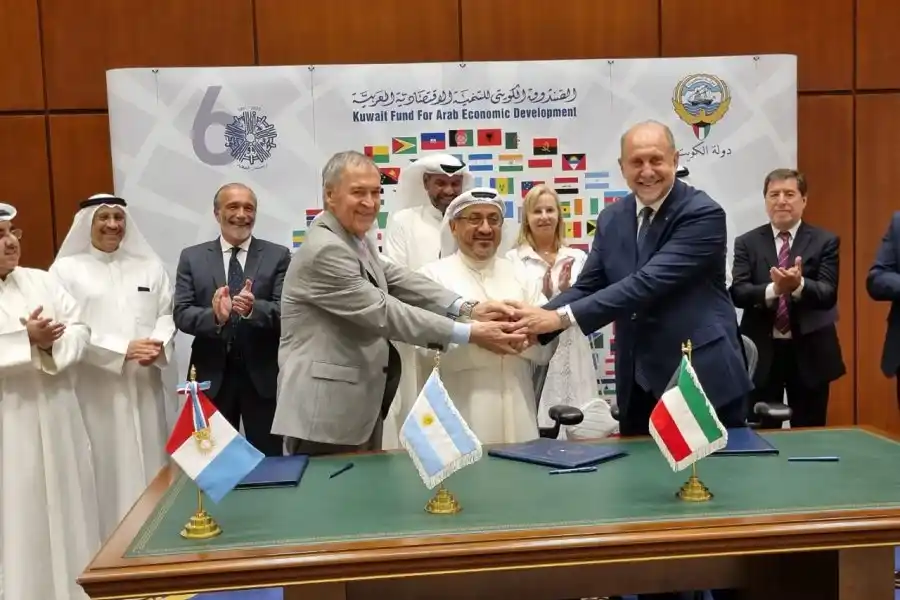 Perotti y Schiaretti firmaron en Kuwait el crédito para iniciar la construcción del acueducto biprovincial Santa Fe - Córdoba