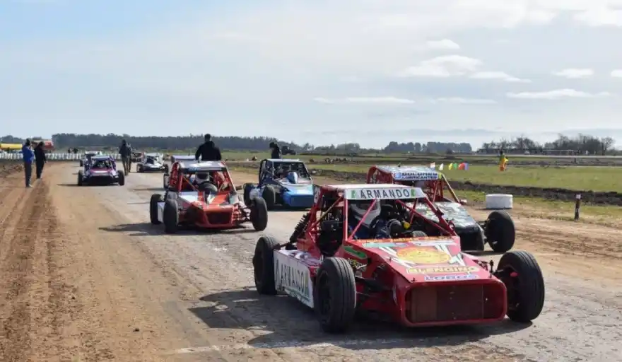 Después de 45 años: En autódromo “Ciudad de Castelli”, se inauguró la primera carrera de automovilismo