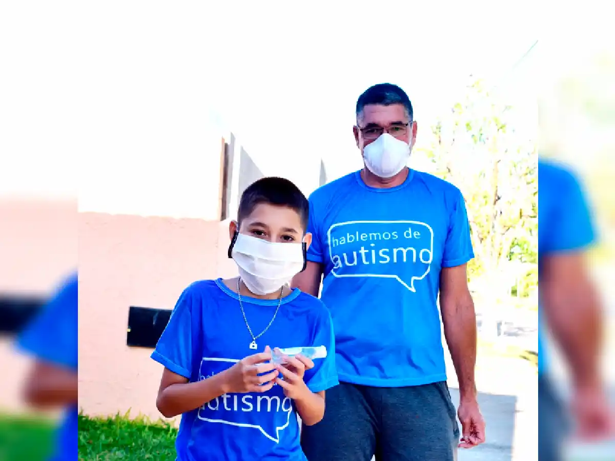 Autismo: Benjamín disfruta salir del aislamiento        