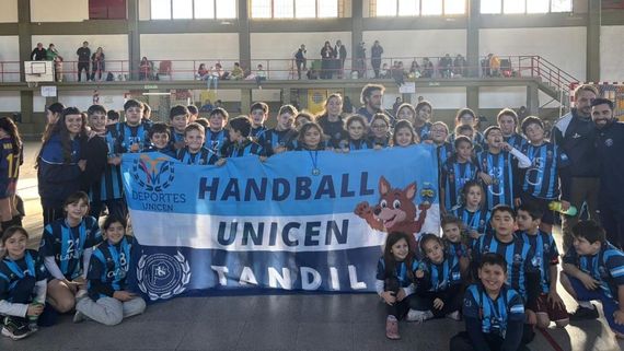 Hubo nutrida presencia tandilense en el encuentro masivo de handball en Rauch