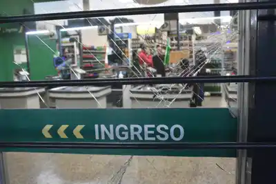 El ministro Brilloni pidió "tranquilidad" y ratificó el refuerzo de presencia policial tras los saqueos en Santa Fe