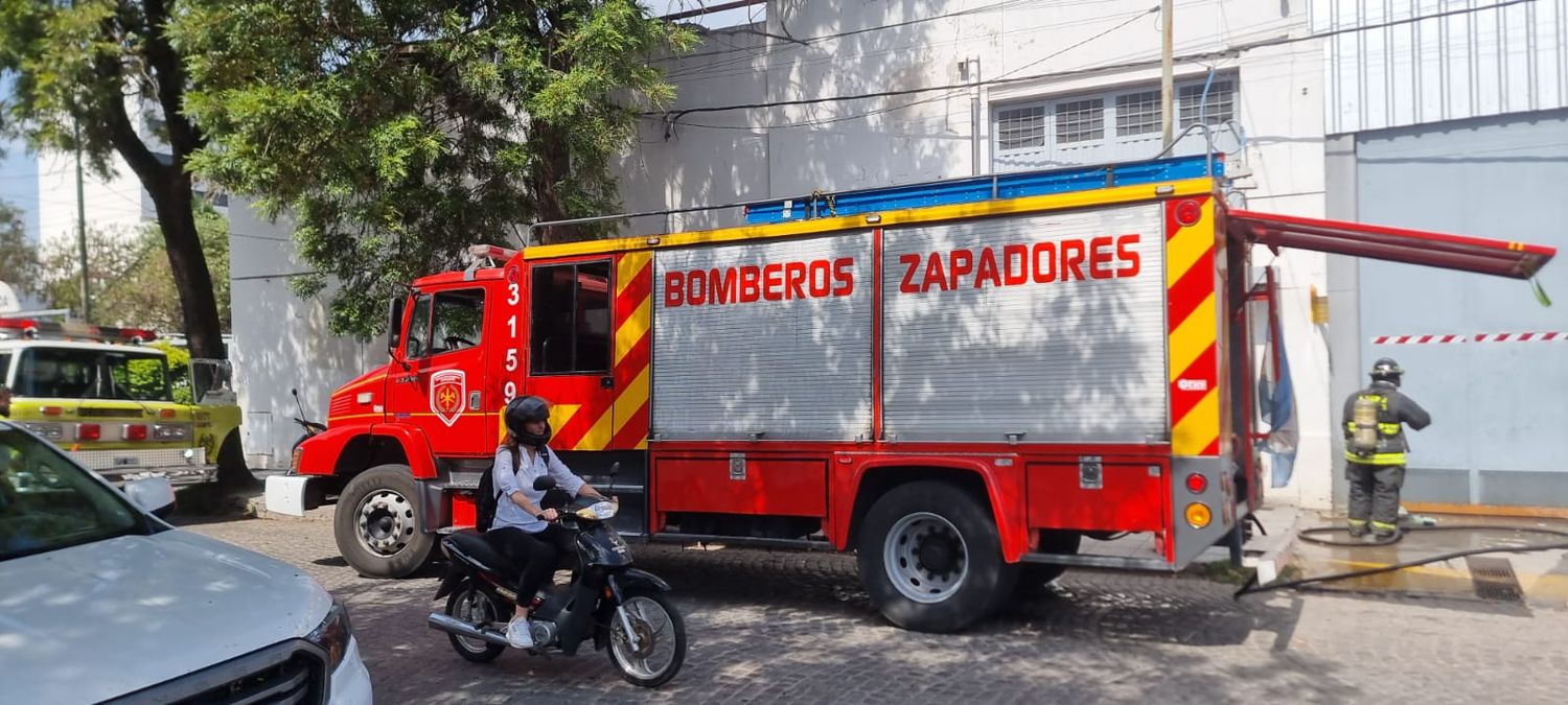 Controlaron un principio de incendio en las instalaciones del supermercado Pingüino