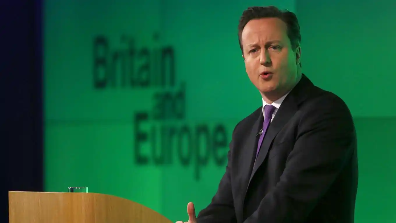 David Cameron evalúa hacer campaña en Tinder