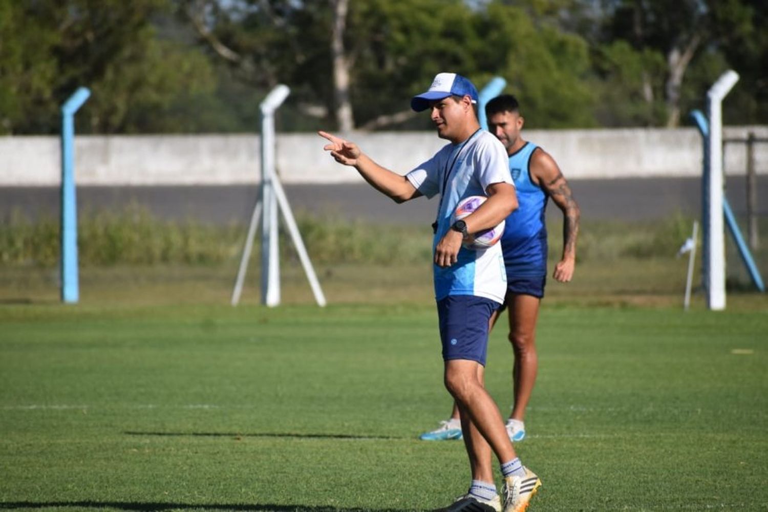 Atlético entrena y espera el arribo de Olguín