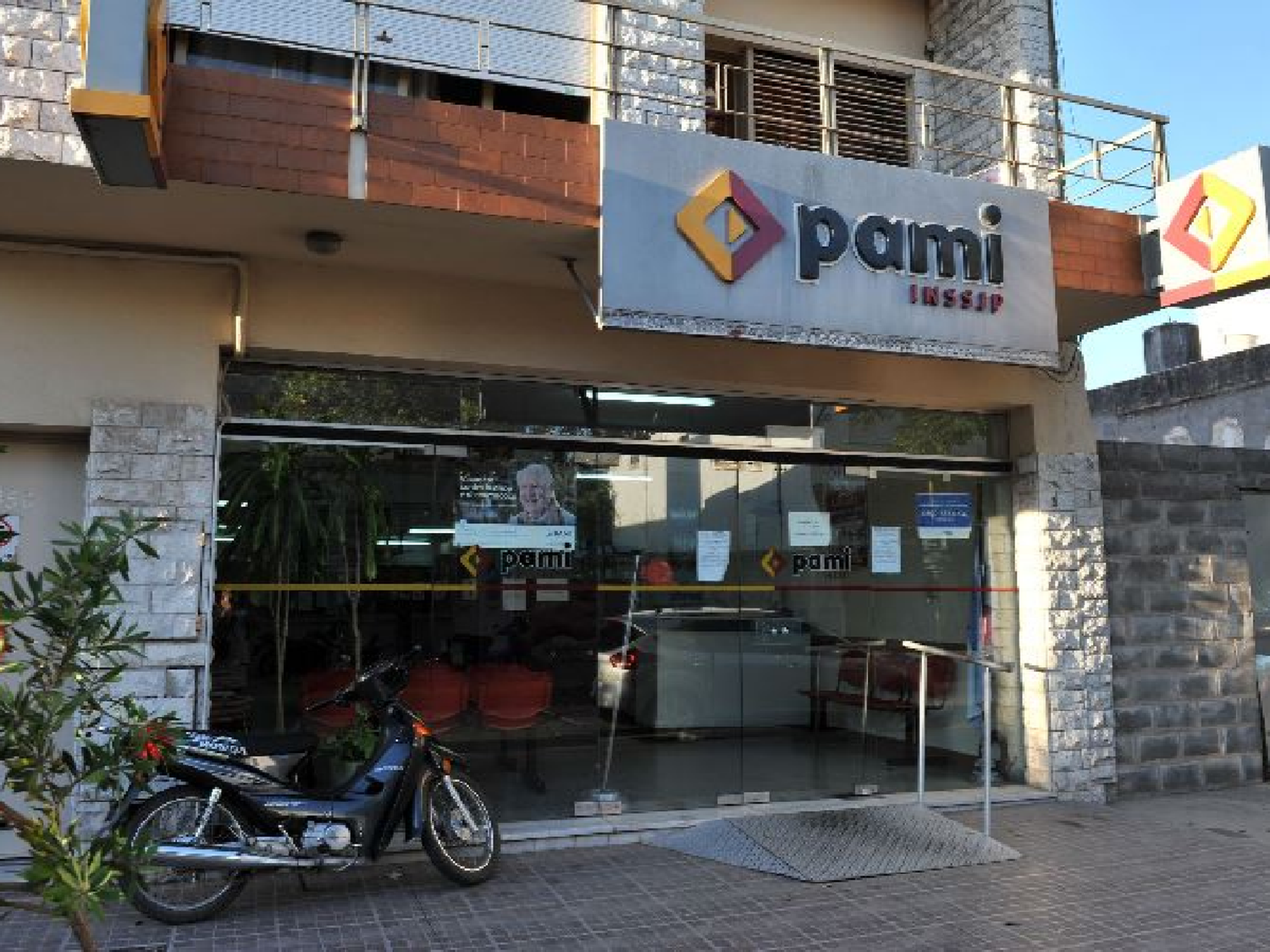 Pami anunció sistema on line y advirtió por cobro de plus médico y demoras en los turnos