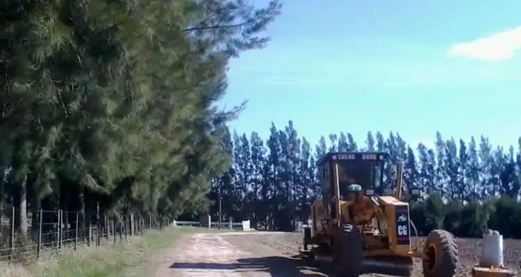Cajide se quejó por el estado de una motoniveladora municipal