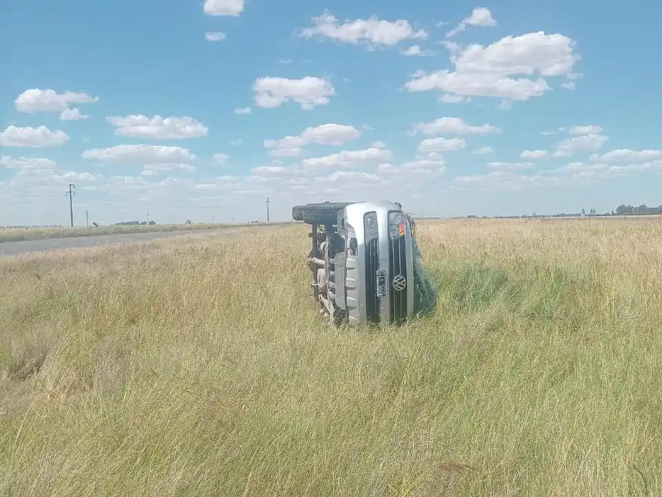 Accidente en Ruta 3: una mujer sufrió lesiones tras el impresionante vuelco de una camioneta cerca de Dorrego