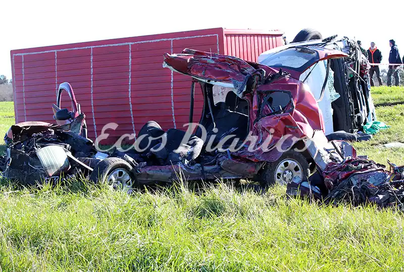 Murió una pareja en choque frontal