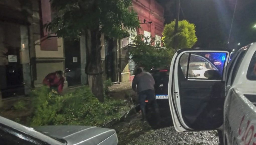 Temporal en Necochea: Defensa Civil brindó asistencia a familias afectadas por las fuertes lluvias