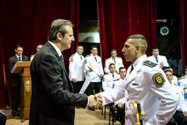 Egresaron oficiales de la Escuela Superior de Policía Salvador Maciá