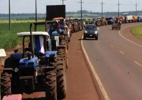 Paraguay: Amenazan con un tractorazo por impuesto a la soja