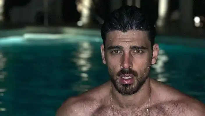 Michele Morrone aclara si salió o no del clóset